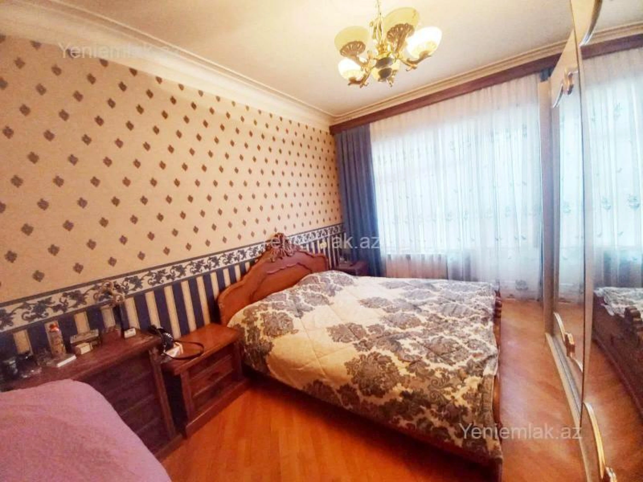 Satılır 5 otaqlı köhnə tikili 130 m²