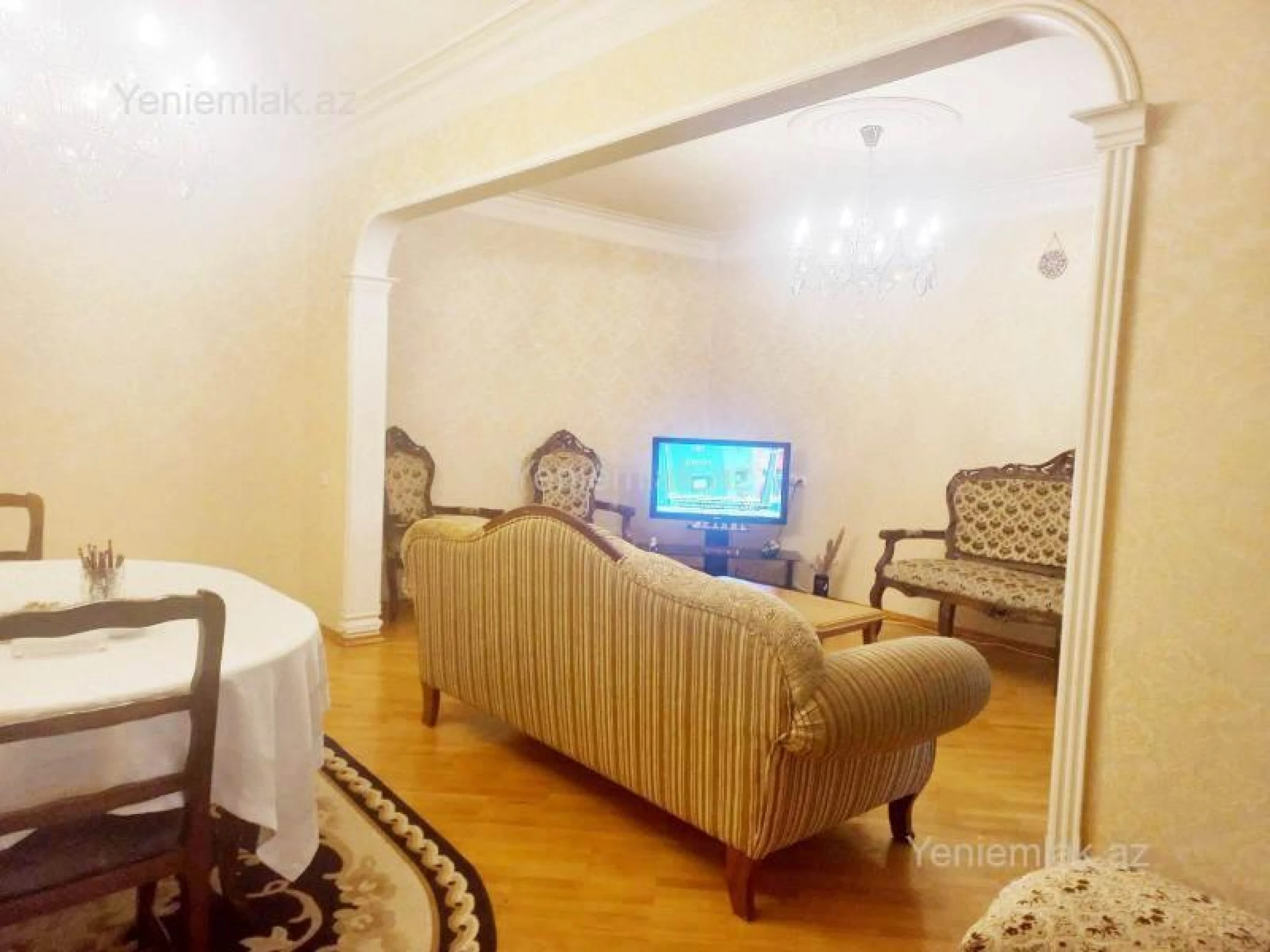 Satılır 5 otaqlı köhnə tikili 130 m²