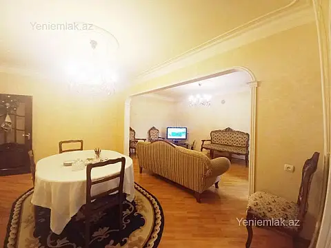 Satılır 5 otaqlı köhnə tikili 130 m²