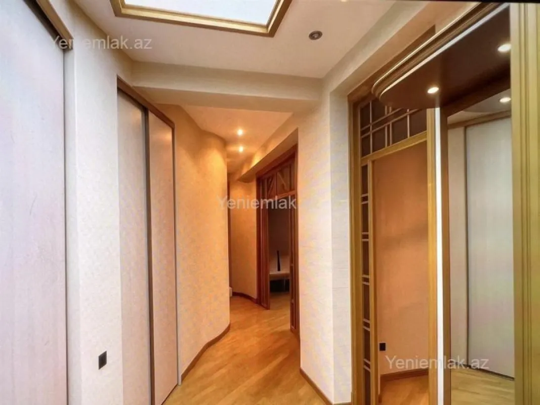 Satılır 4 otaqlı yeni tikili 200 m²