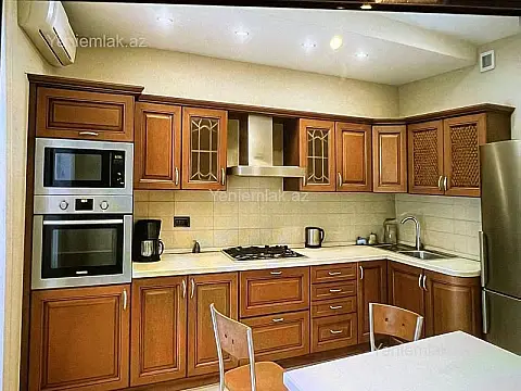 Satılır 4 otaqlı yeni tikili 200 m²