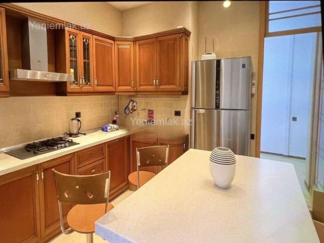 Satılır 4 otaqlı yeni tikili 200 m²