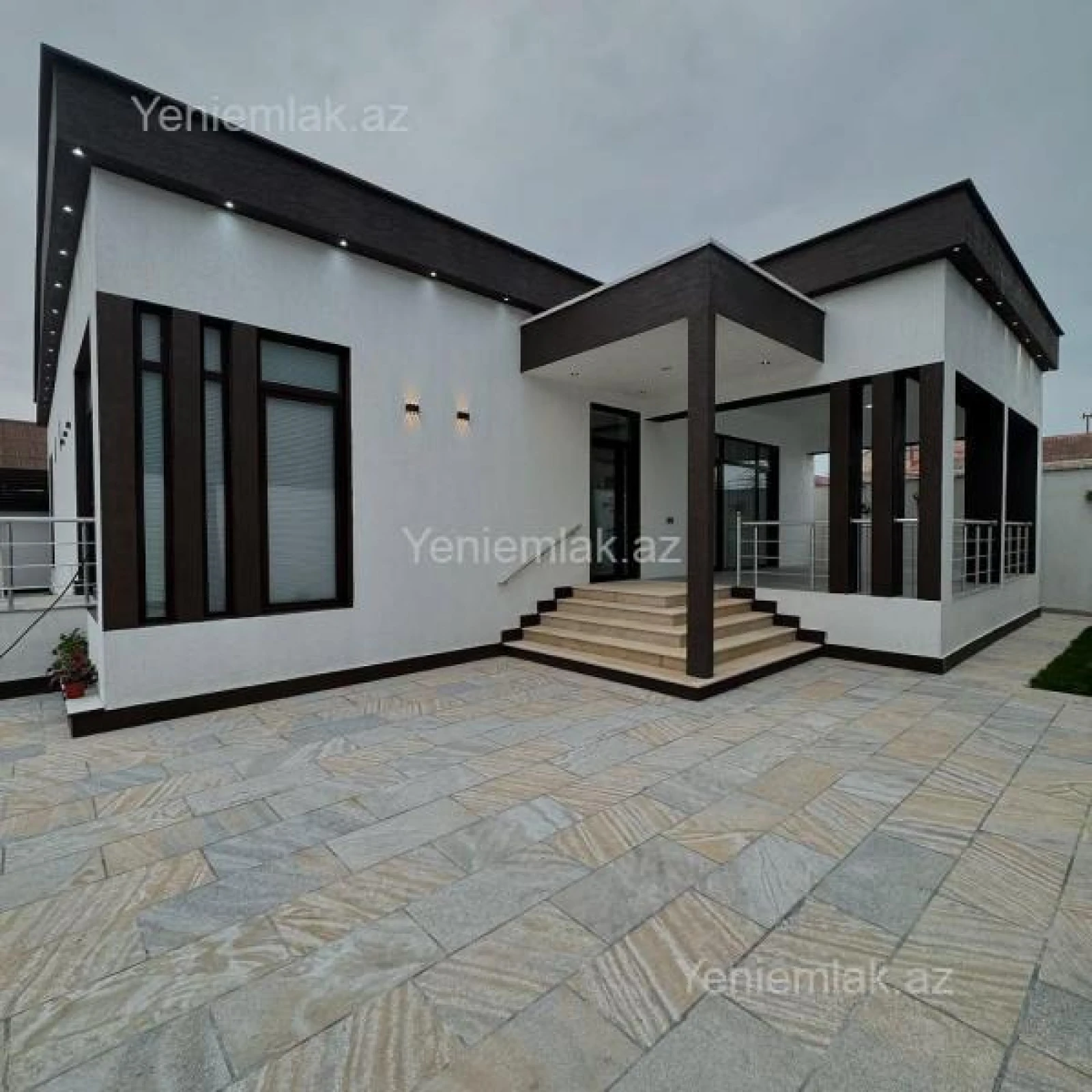 Satılır 4 otaqlı həyət evi 200 m²