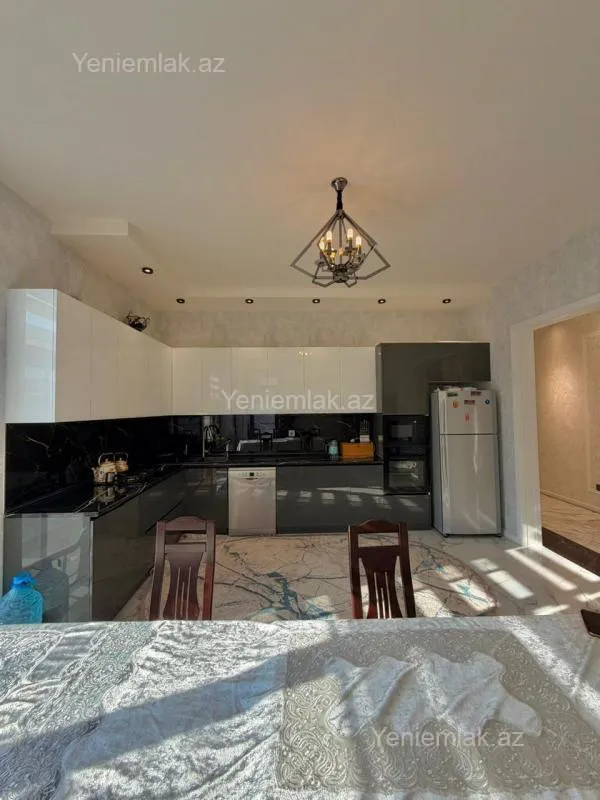 Satılır 4 otaqlı həyət evi 200 m²