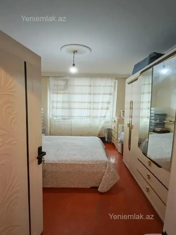 Satılır 2 otaqlı köhnə tikili 55 m²