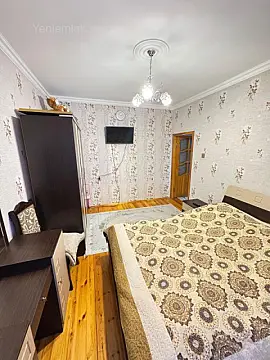 Satılır 2 otaqlı köhnə tikili 60 m²