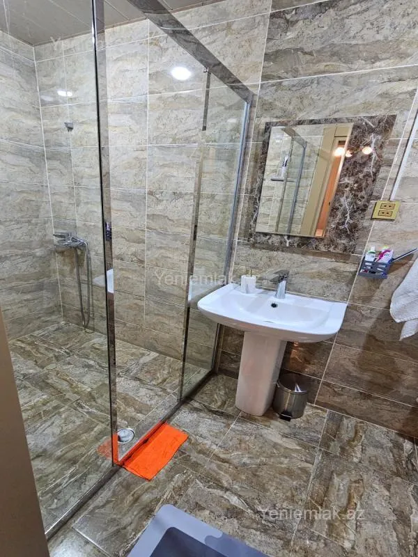 Satılır 3 otaqlı yeni tikili 125 m²