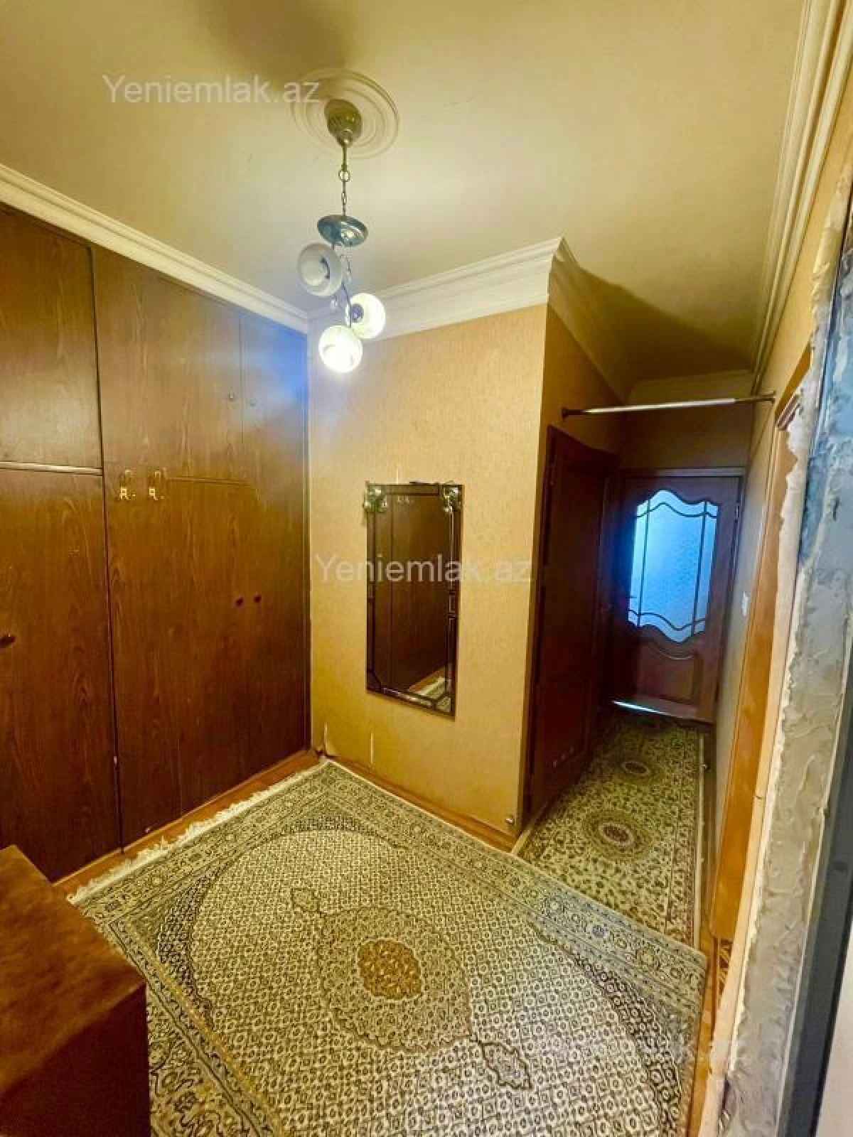 Satılır 2 otaqlı köhnə tikili 65 m²