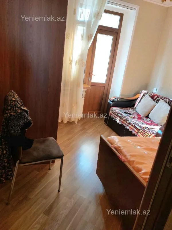 Satılır 4 otaqlı köhnə tikili 120 m²