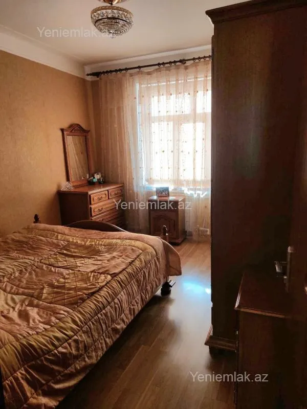 Satılır 4 otaqlı köhnə tikili 120 m²