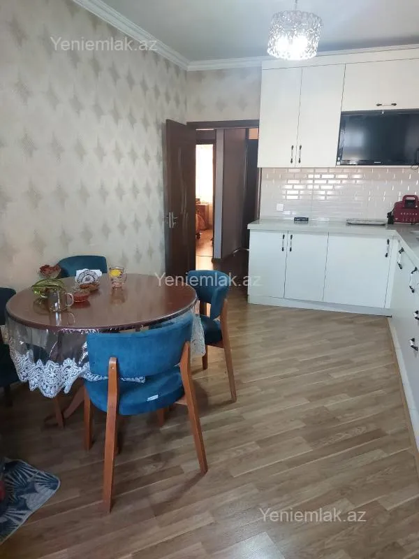 Satılır 4 otaqlı köhnə tikili 120 m²