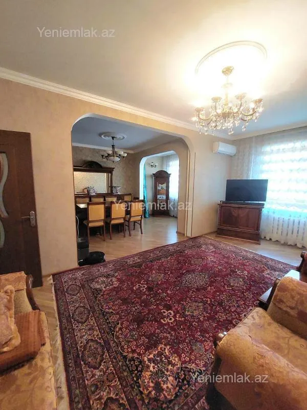 Satılır 4 otaqlı köhnə tikili 120 m²