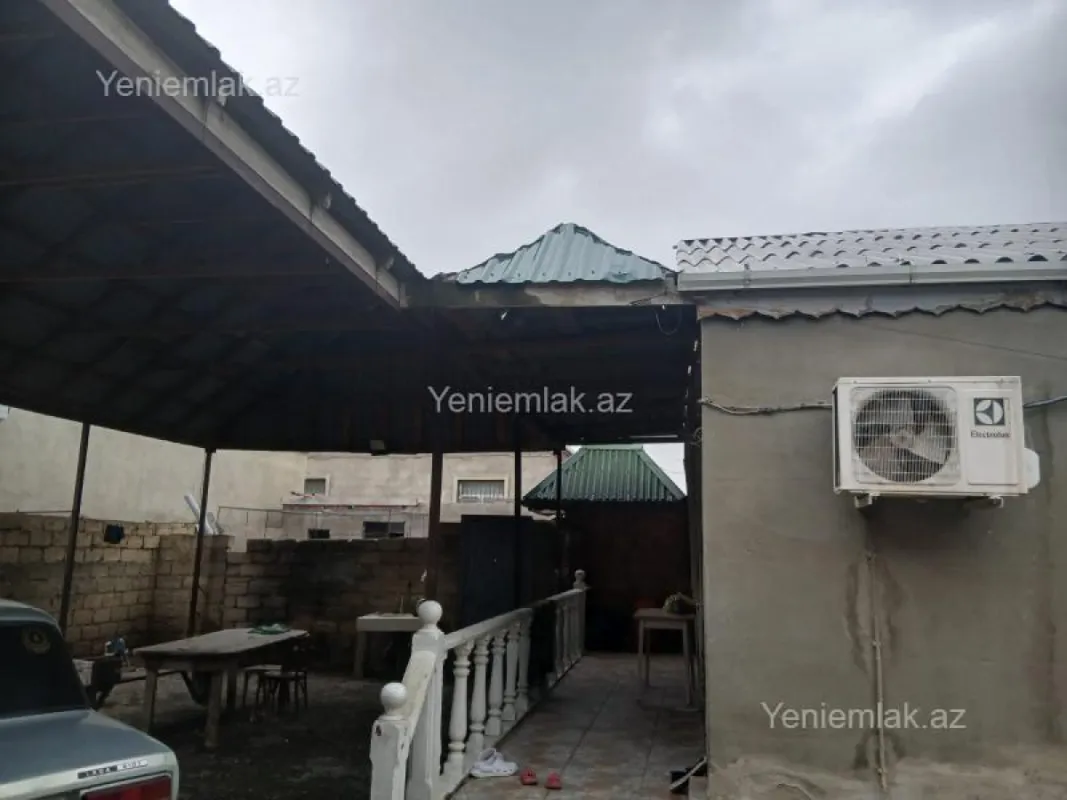 Satılır 4 otaqlı həyət evi 100 m²