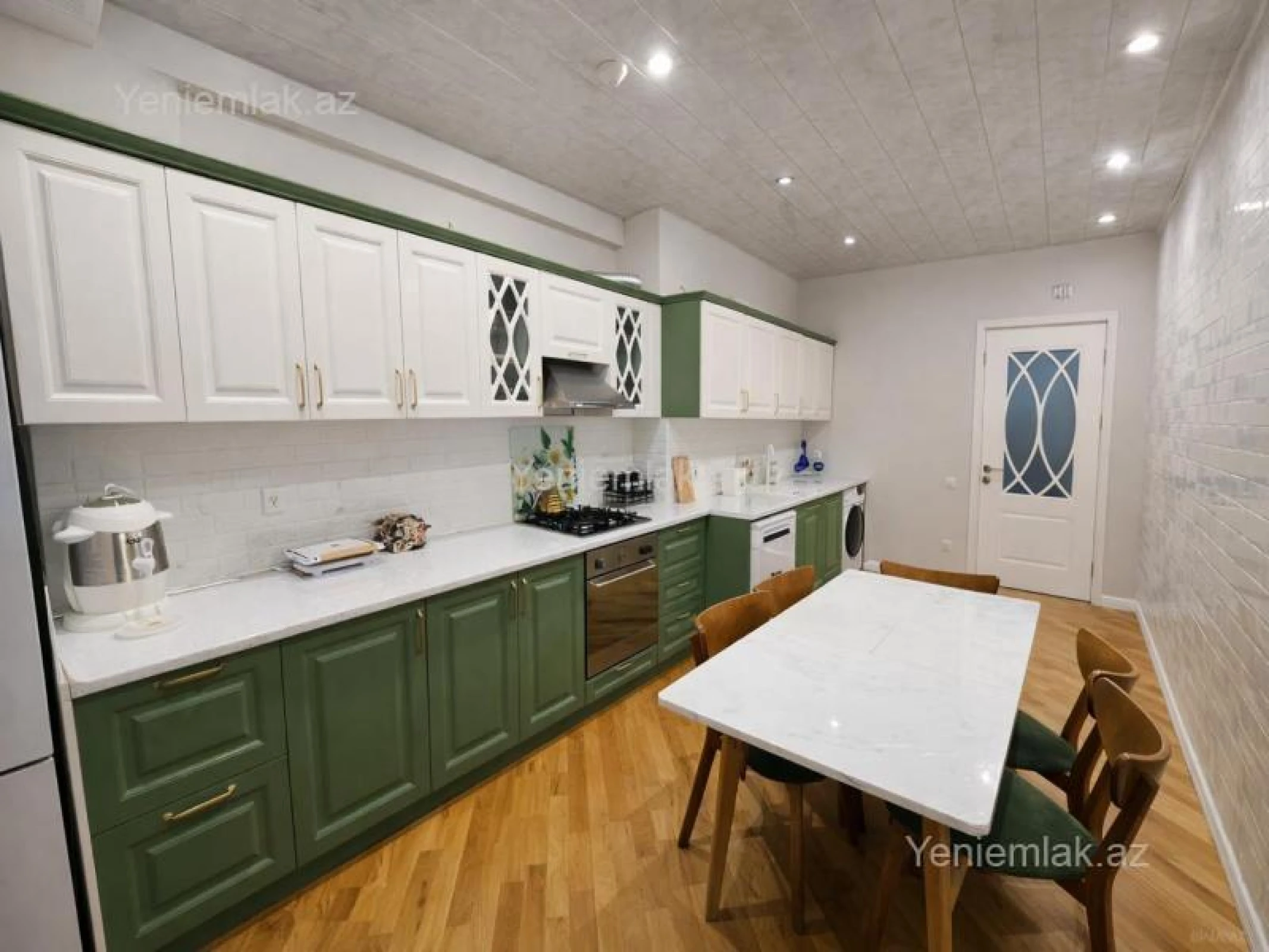 Satılır 3 otaqlı yeni tikili 130 m²