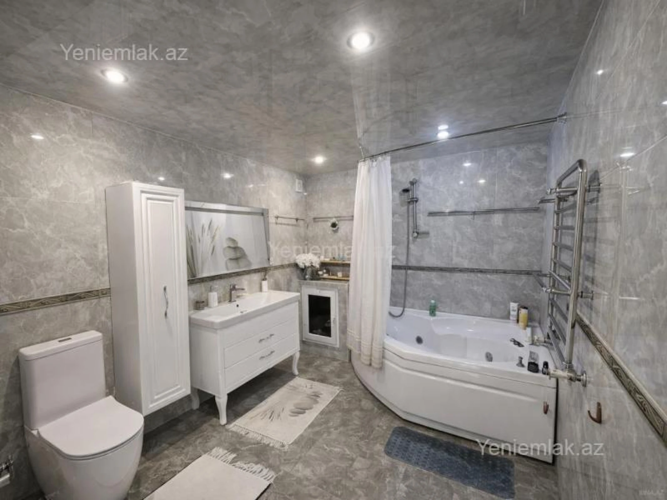 Satılır 3 otaqlı yeni tikili 130 m²