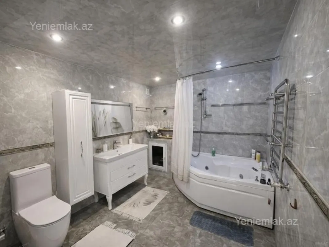 Satılır 3 otaqlı yeni tikili 130 m²