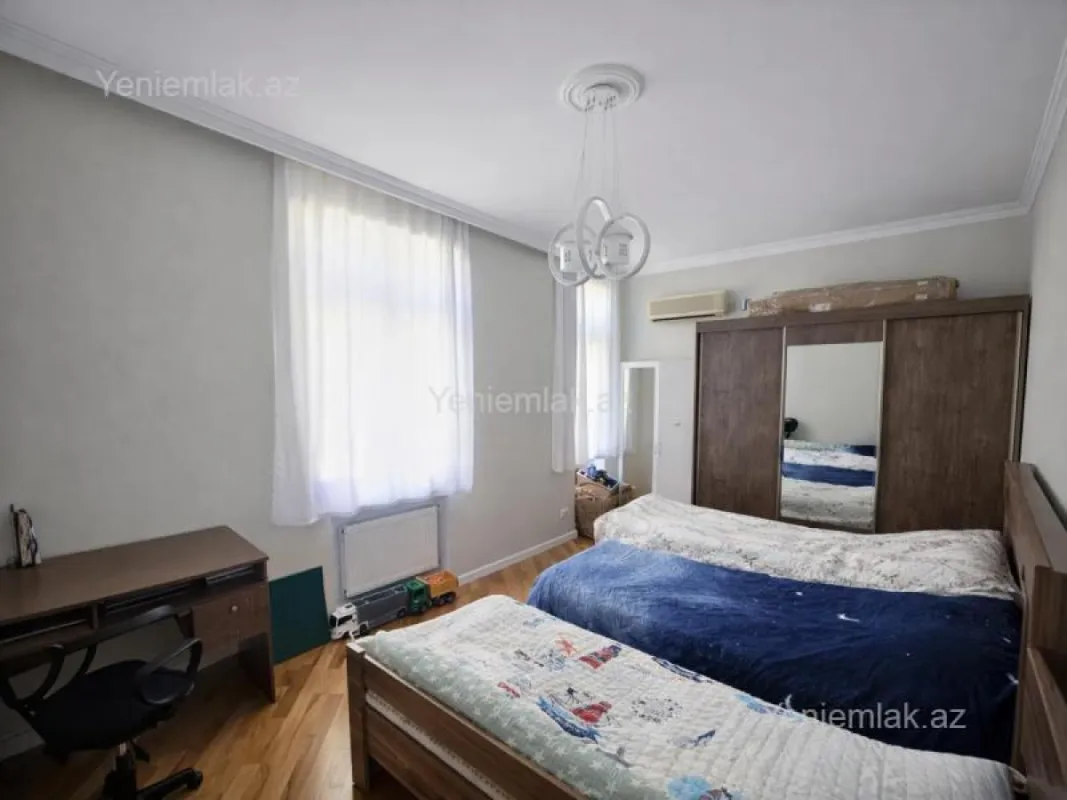 Satılır 3 otaqlı yeni tikili 130 m²