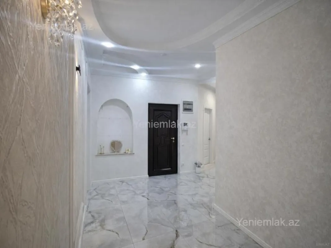 Satılır 3 otaqlı yeni tikili 130 m²
