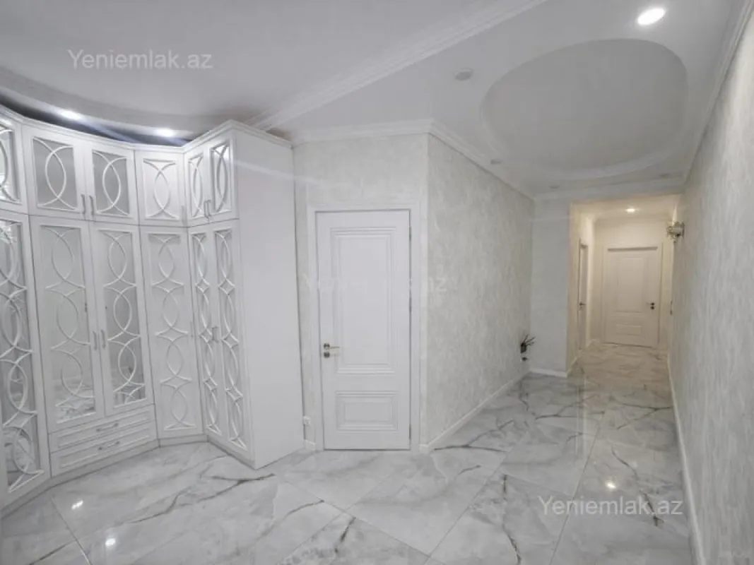 Satılır 3 otaqlı yeni tikili 130 m²