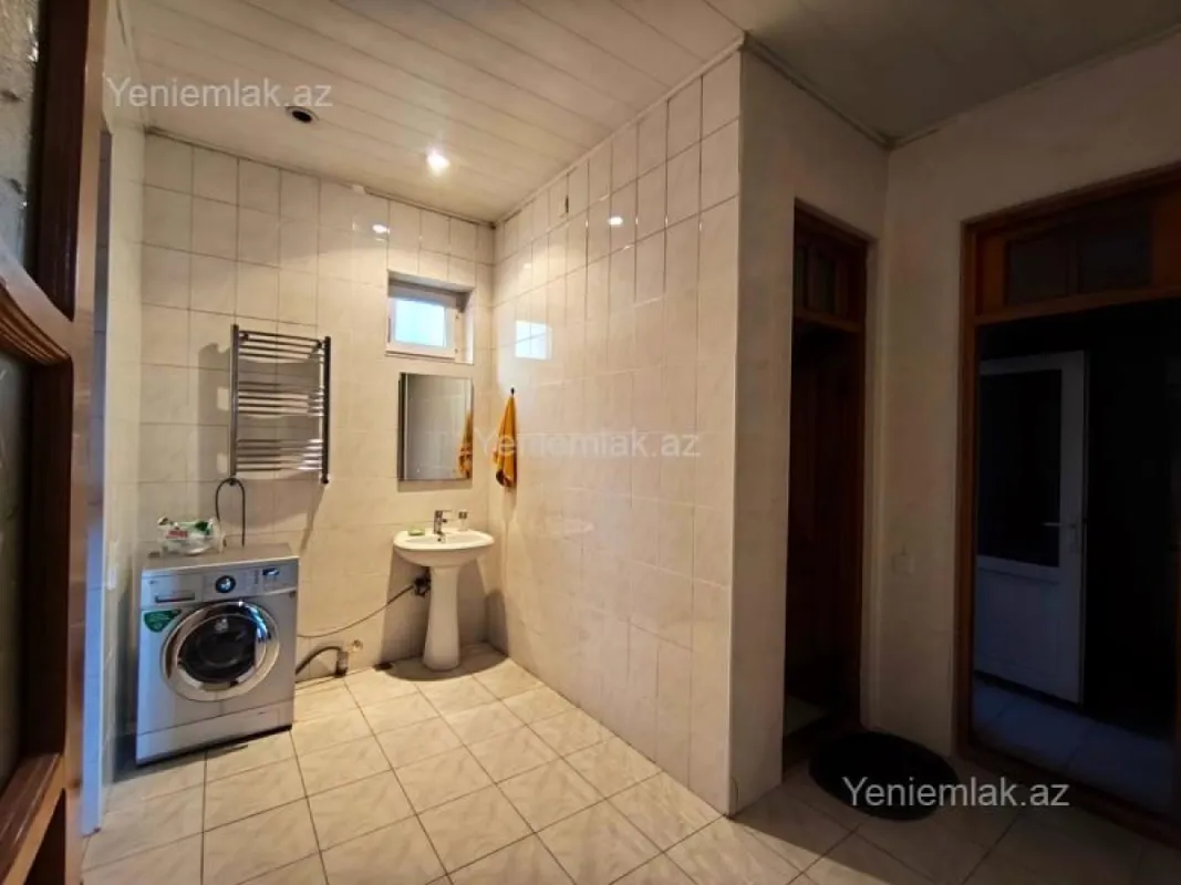 Satılır 9 otaqlı həyət evi 386.8 m²