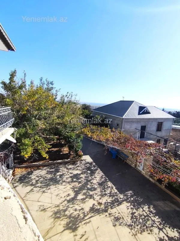 Satılır 9 otaqlı həyət evi 386.8 m²