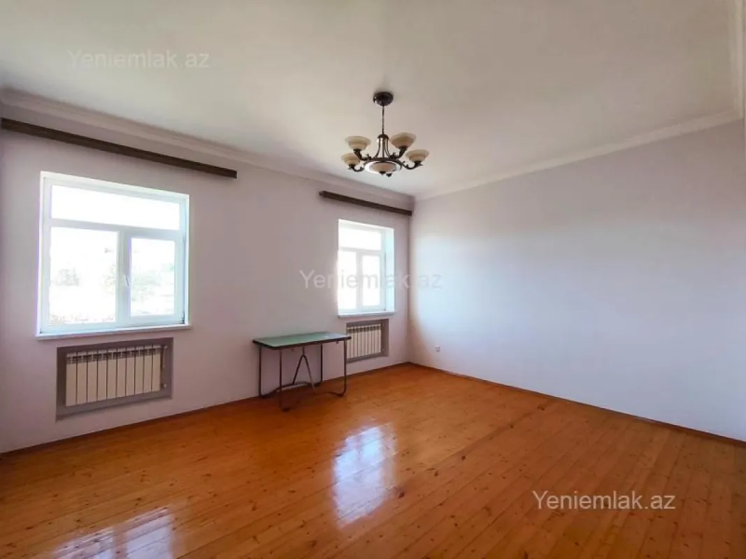 Satılır 9 otaqlı həyət evi 386.8 m²