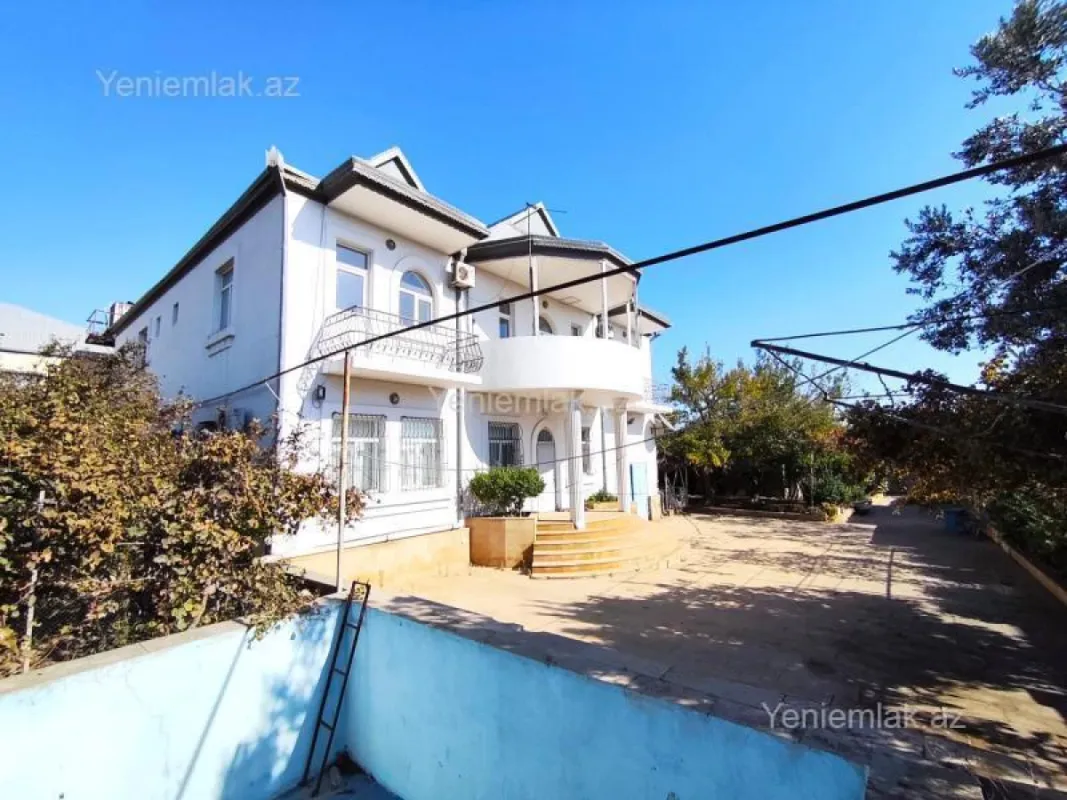 Satılır 9 otaqlı həyət evi 386.8 m²