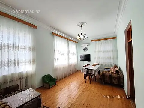 Satılır 9 otaqlı həyət evi 386.8 m²