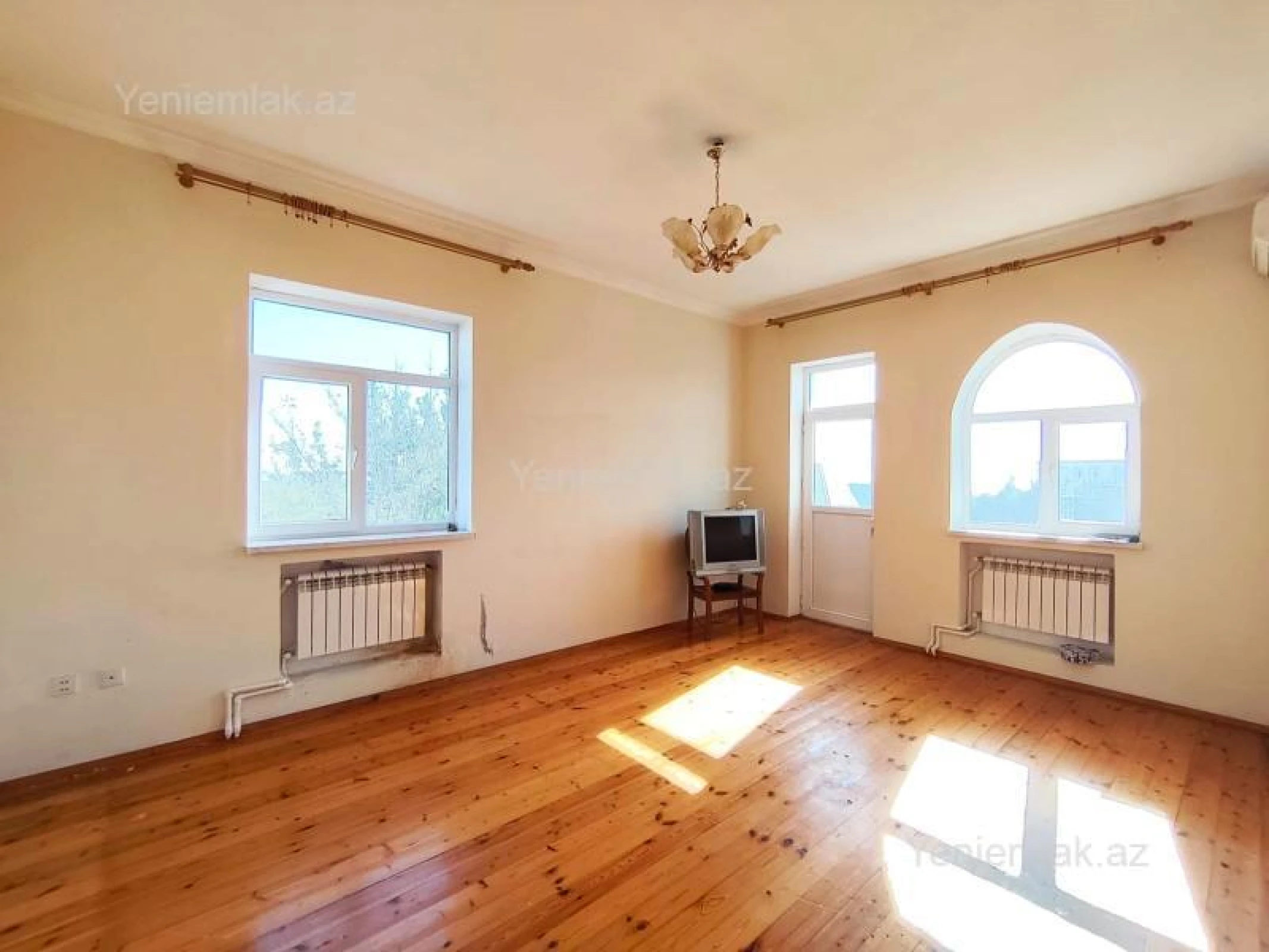 Satılır 9 otaqlı həyət evi 386.8 m²