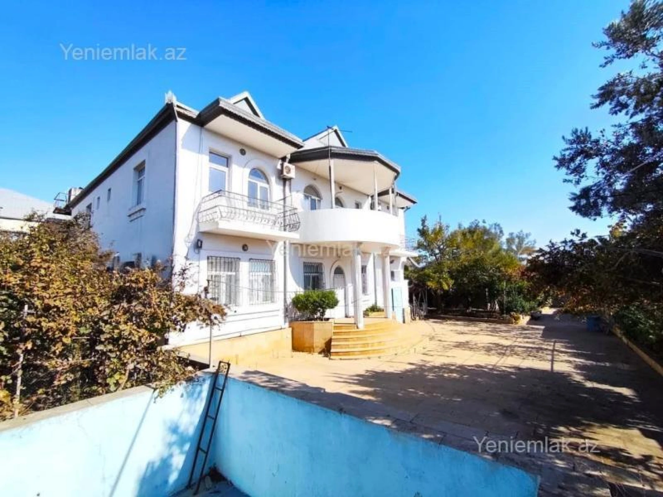 Satılır 9 otaqlı həyət evi 386.8 m²