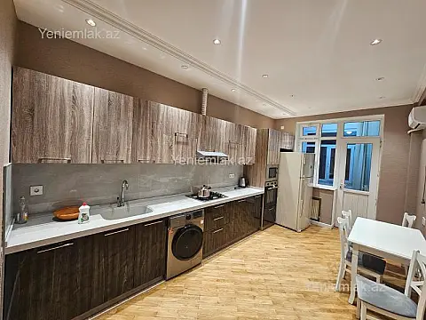 Satılır 9 otaqlı yeni tikili 223 m²