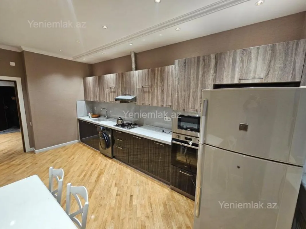 Satılır 9 otaqlı yeni tikili 223 m²