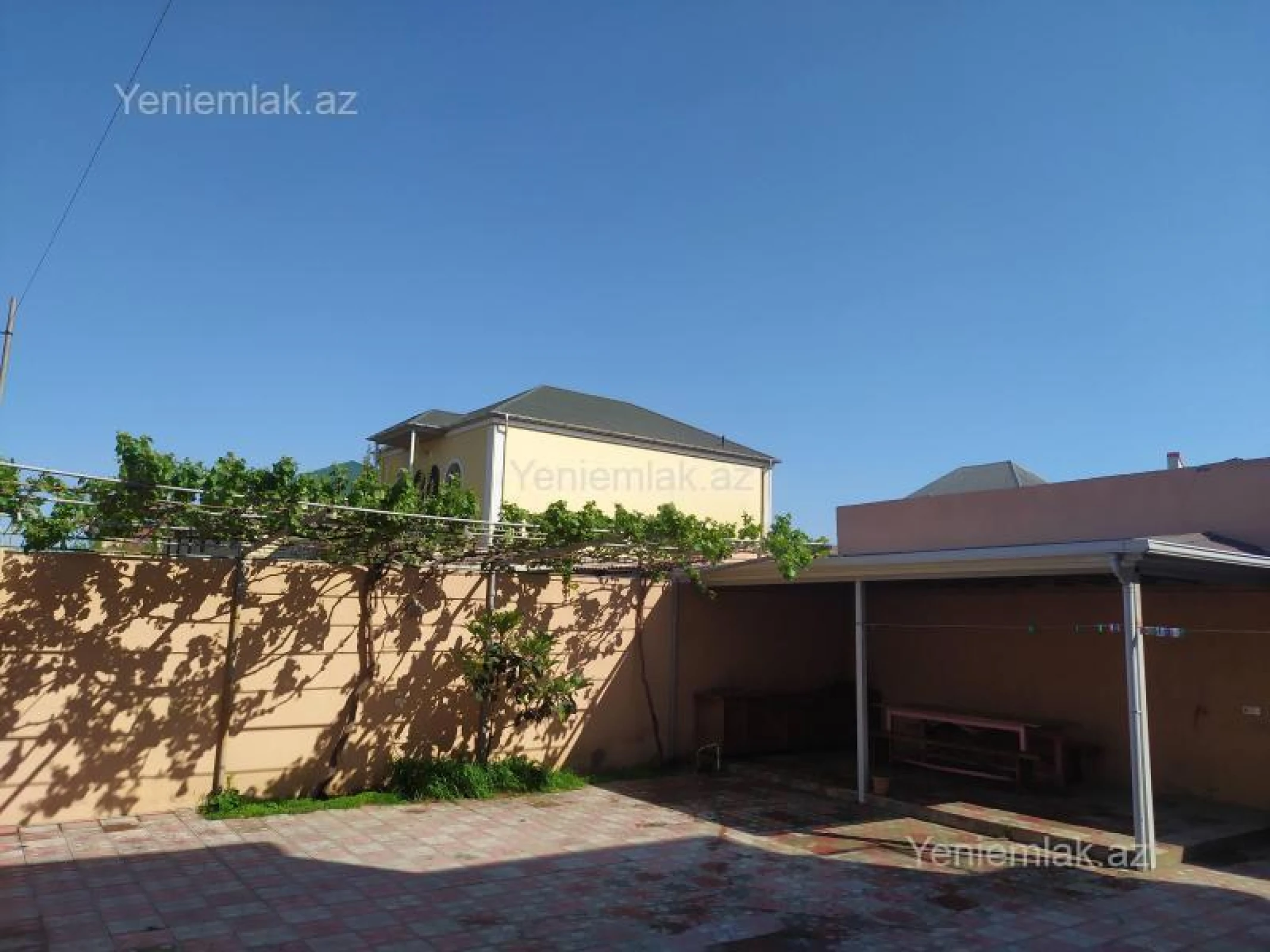 Satılır 4 otaqlı həyət evi 200 m²