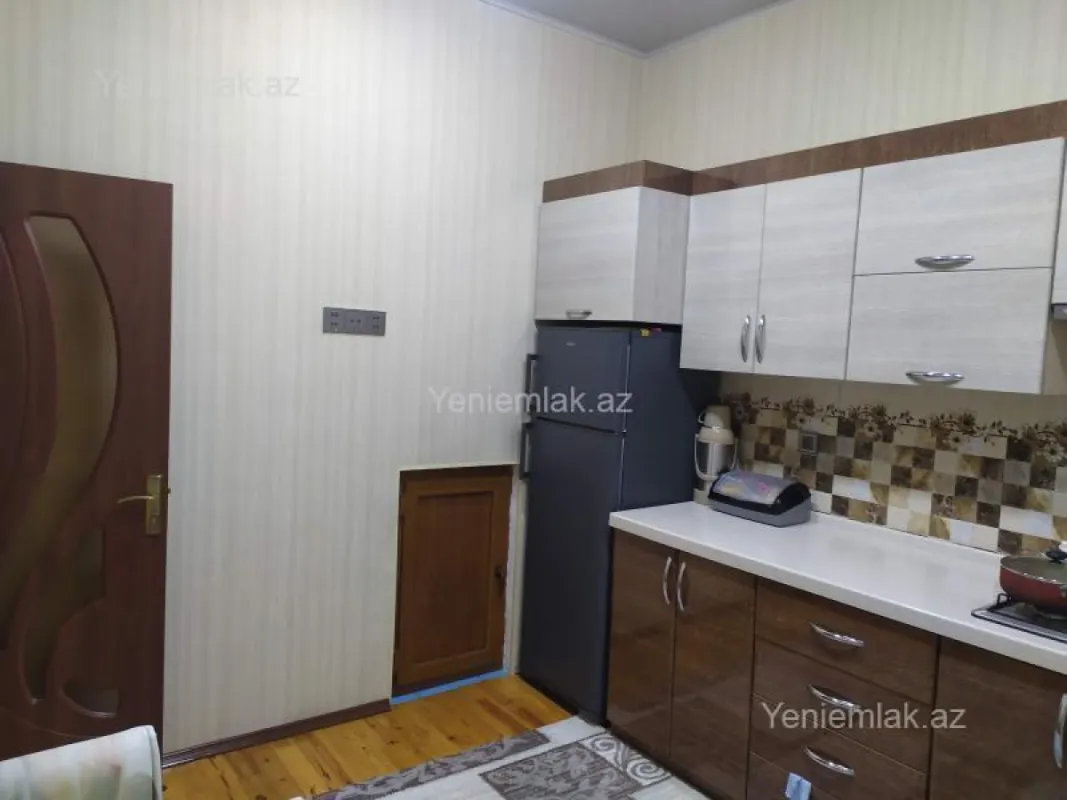 Satılır 4 otaqlı həyət evi 200 m²
