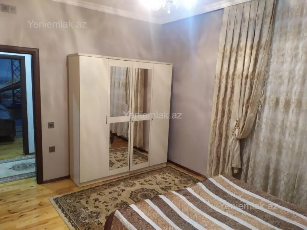 Satılır 4 otaqlı həyət evi 200 m²