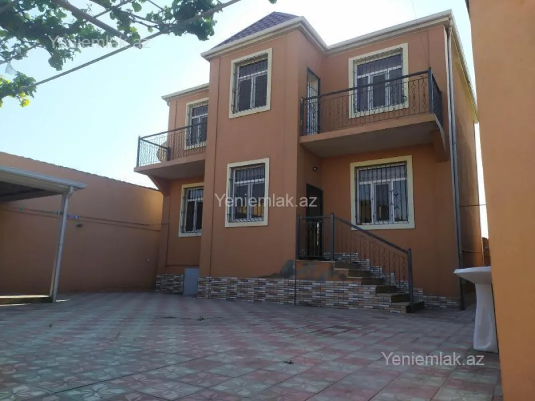 Satılır 4 otaqlı həyət evi 200 m²