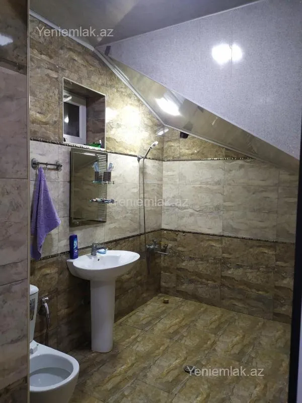Satılır 4 otaqlı həyət evi 200 m²