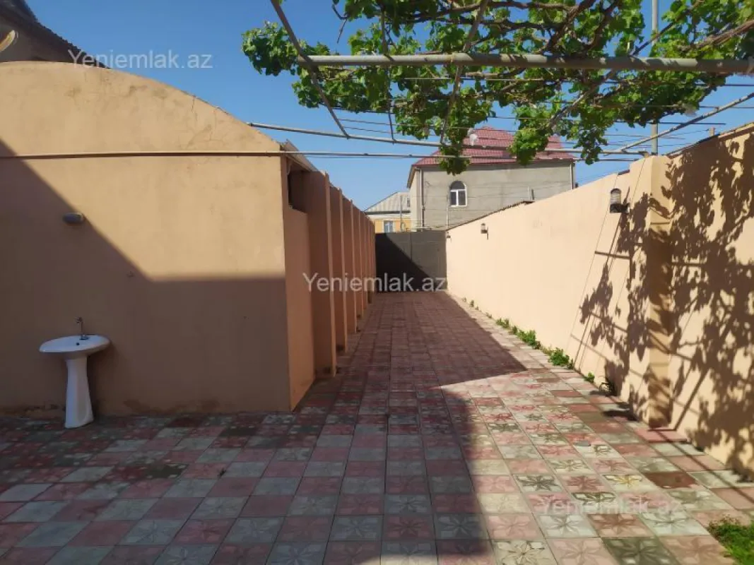 Satılır 4 otaqlı həyət evi 200 m²