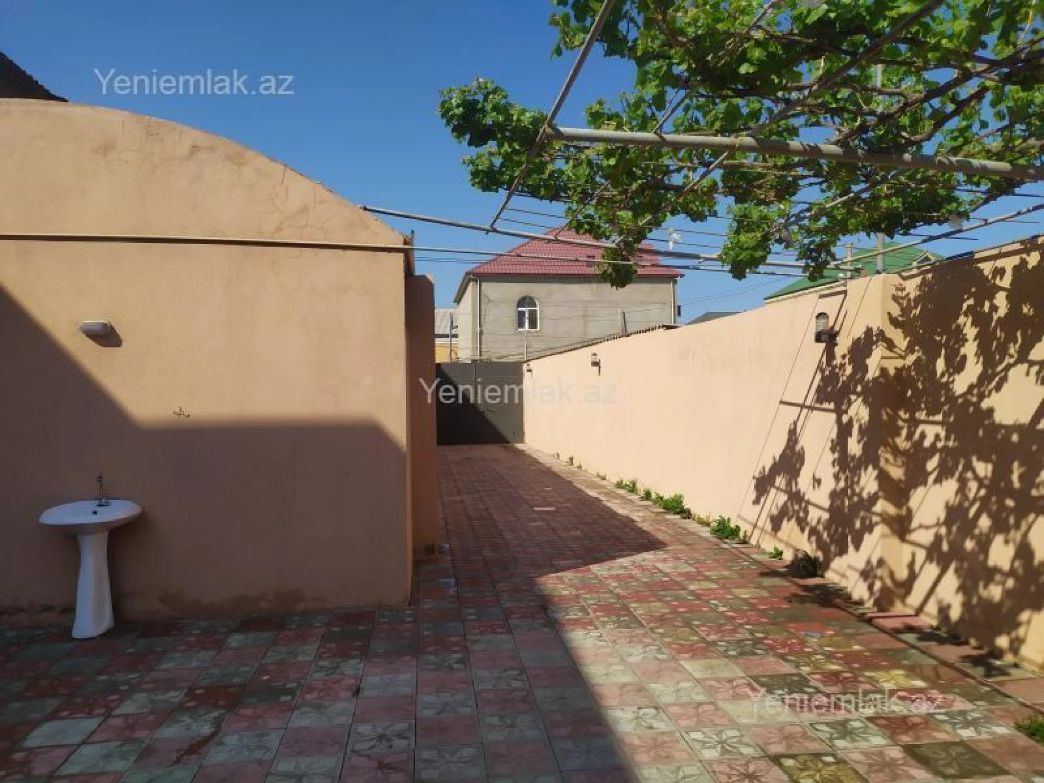 Satılır 4 otaqlı həyət evi 200 m²