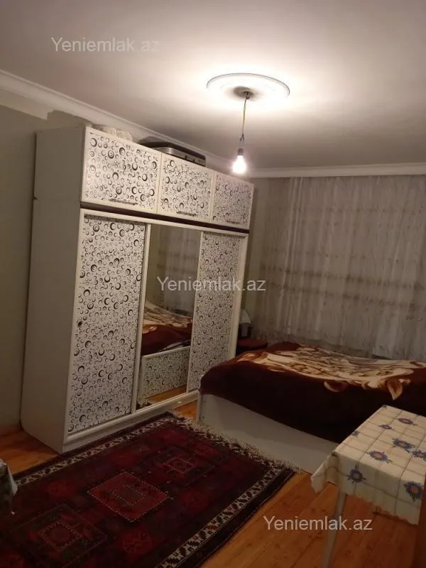 Satılır 4 otaqlı köhnə tikili 110 m²