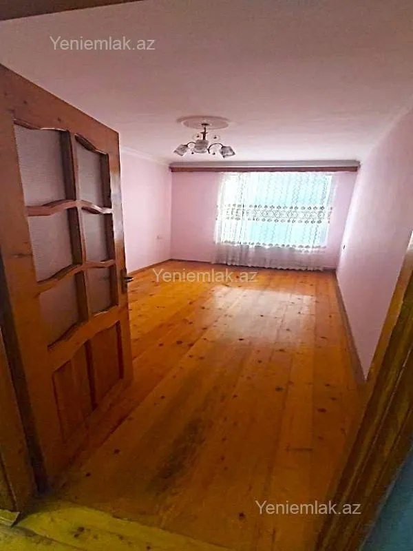 Satılır 3 otaqlı köhnə tikili 110 m²