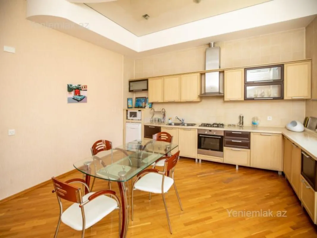 Satılır 7 otaqlı həyət evi 410 m²