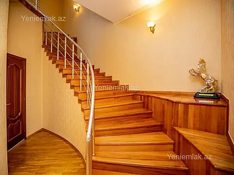 Satılır 7 otaqlı həyət evi 410 m²
