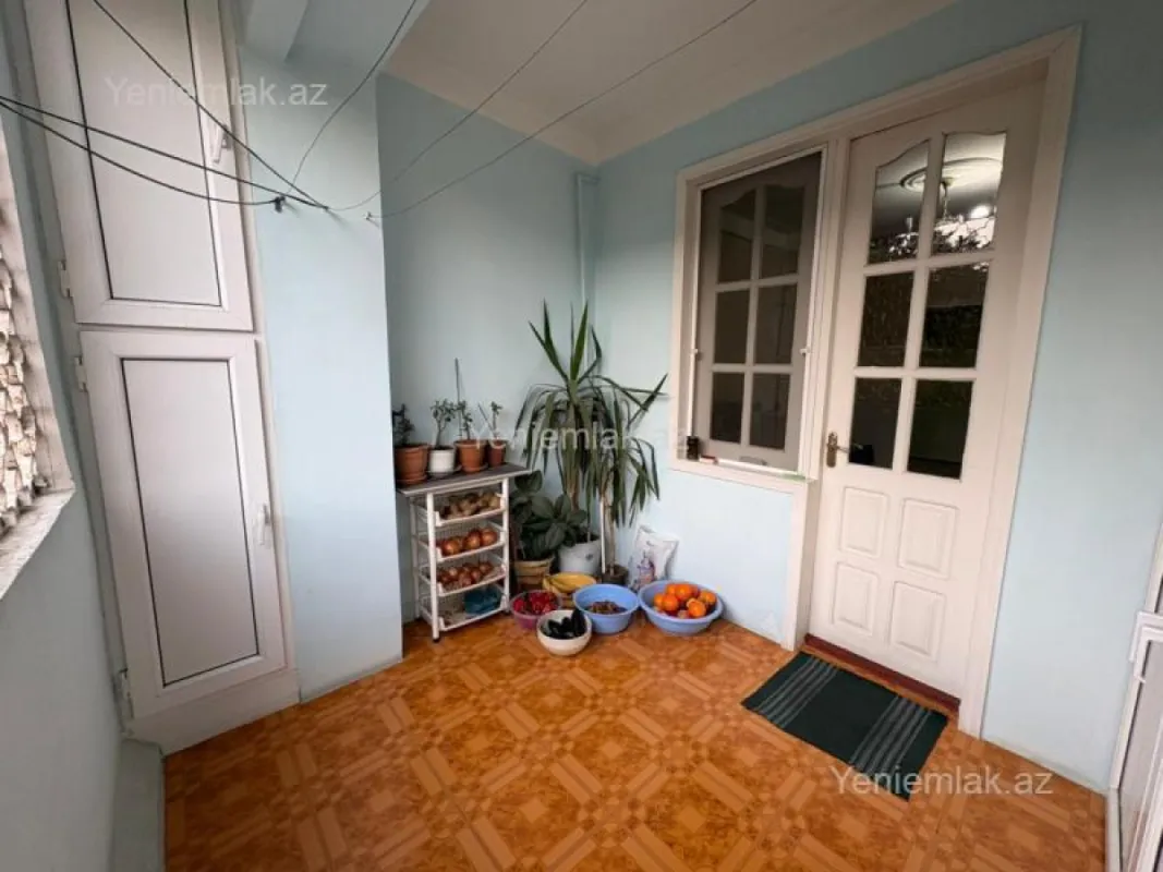Satılır 4 otaqlı köhnə tikili 110 m²