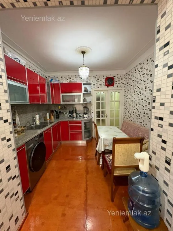 Satılır 4 otaqlı köhnə tikili 110 m²