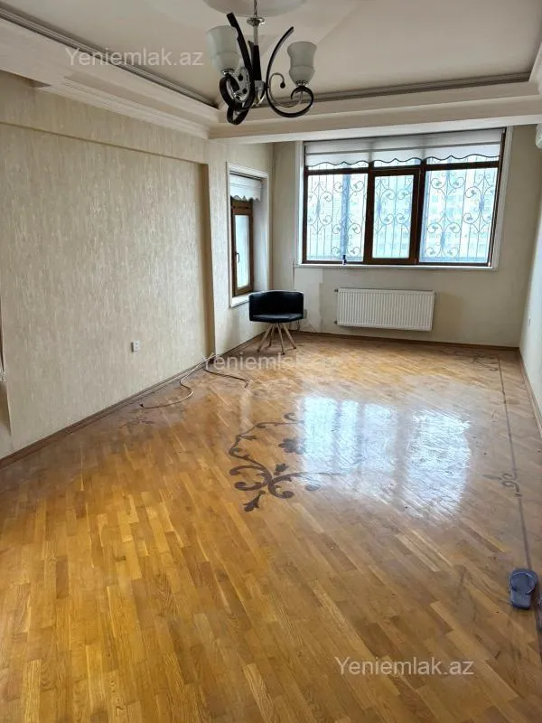 Satılır 2 otaqlı köhnə tikili 75 m²