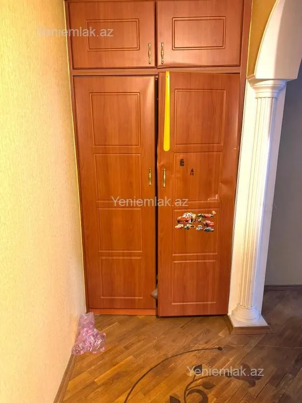 Satılır 2 otaqlı köhnə tikili 75 m²