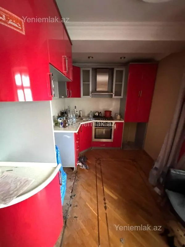 Satılır 2 otaqlı köhnə tikili 75 m²