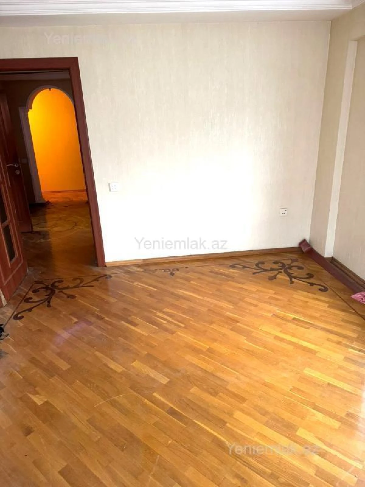 Satılır 2 otaqlı köhnə tikili 75 m²