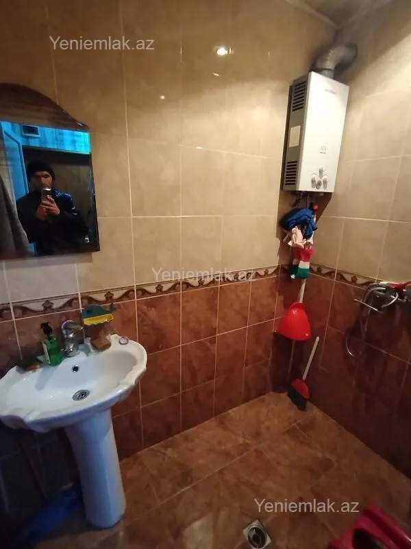 Satılır 2 otaqlı köhnə tikili 60 m²